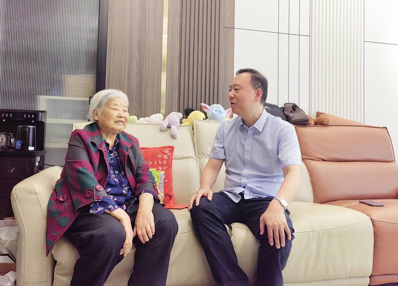 公司開展走訪慰問功勛模范活動(dòng)