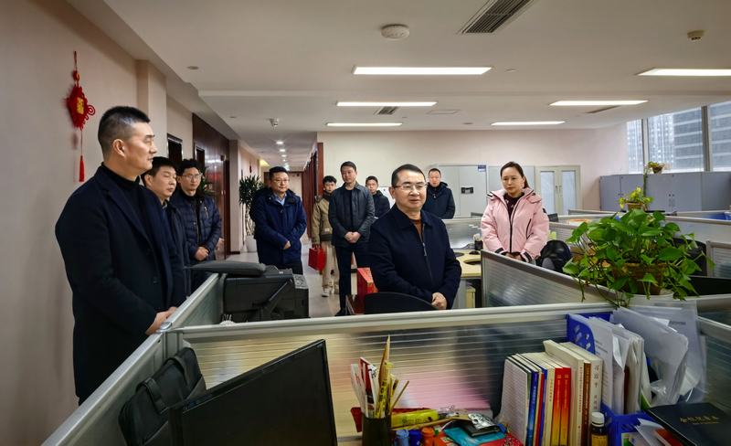 王華春節(jié)前夕赴建設(shè)公司看望慰問基層干部職工