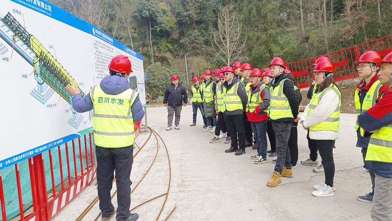 三分公司在亭子口項目舉行高大渡槽施工工藝、施工技術學習交流活動